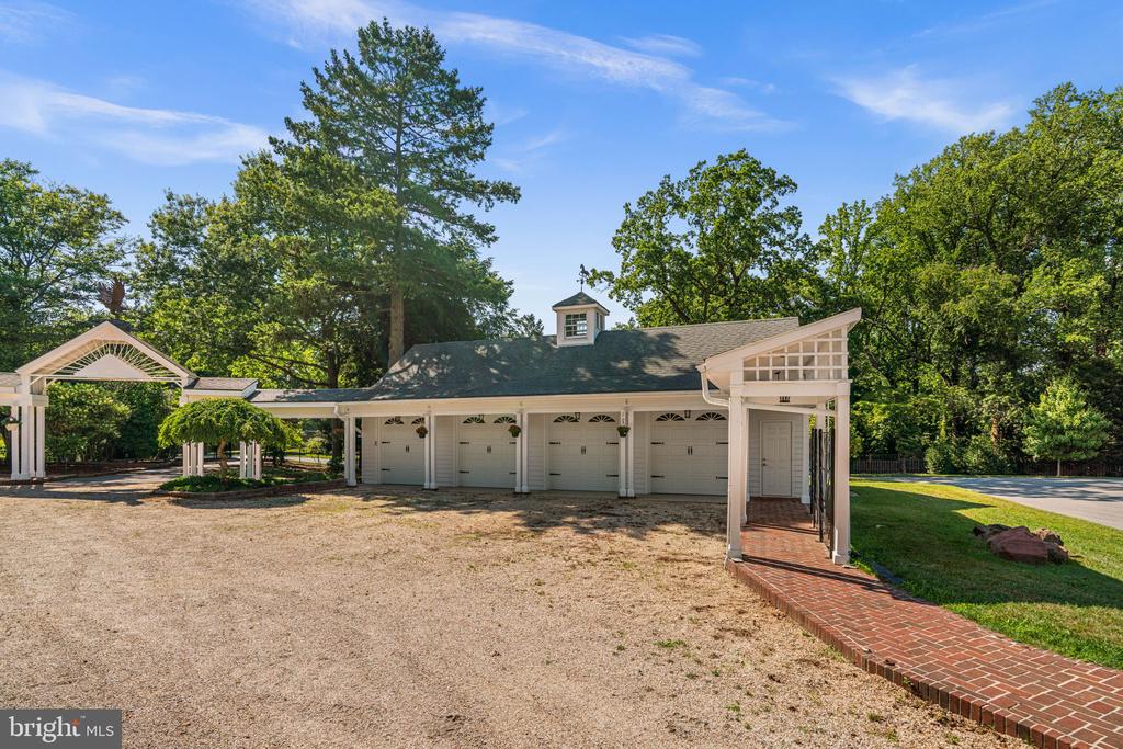 1002 GRANDA FLORA COURT