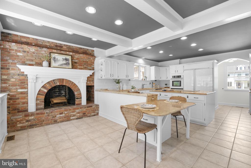 1002 GRANDA FLORA COURT