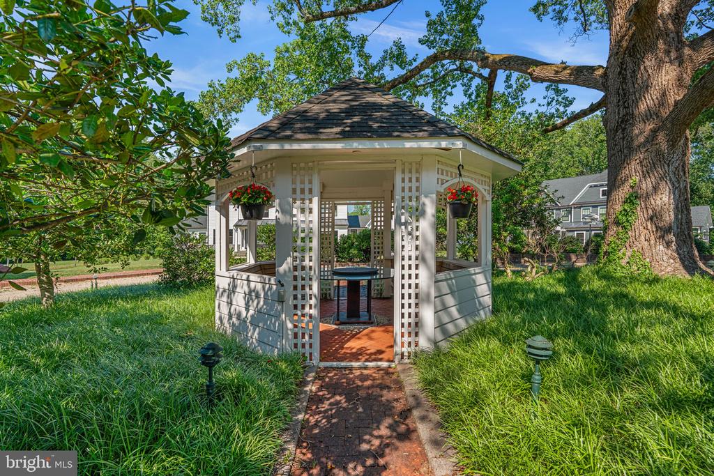 1002 GRANDA FLORA COURT