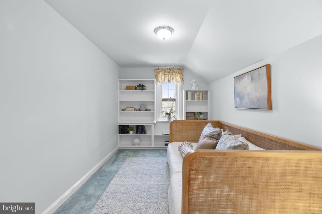 1002 GRANDA FLORA COURT