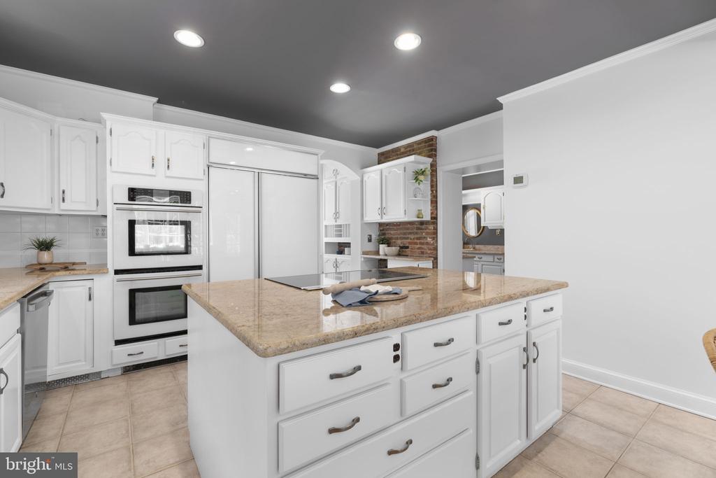 1002 GRANDA FLORA COURT
