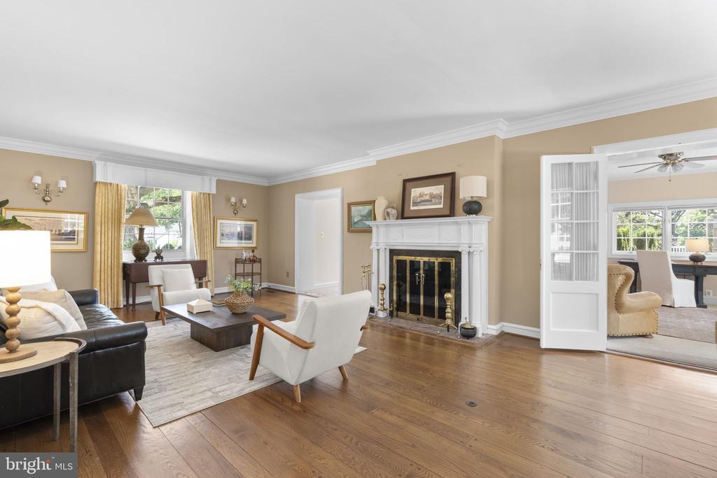 1002 GRANDA FLORA COURT