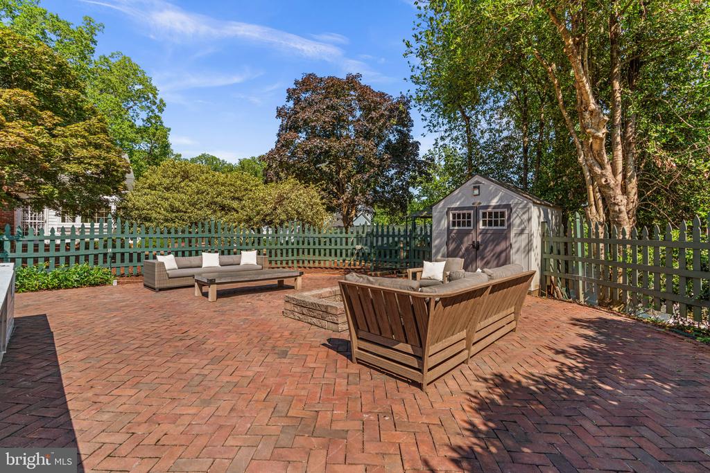 1002 GRANDA FLORA COURT