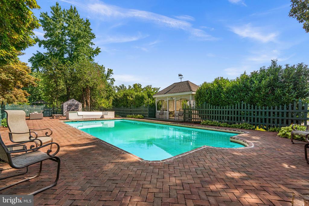 1002 GRANDA FLORA COURT