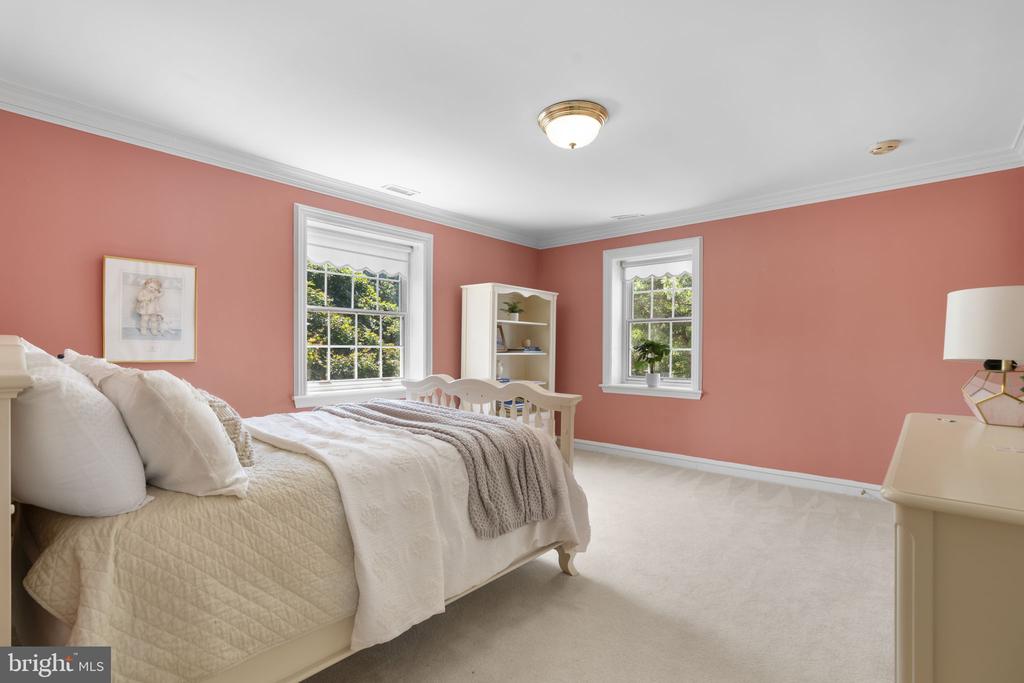 1002 GRANDA FLORA COURT