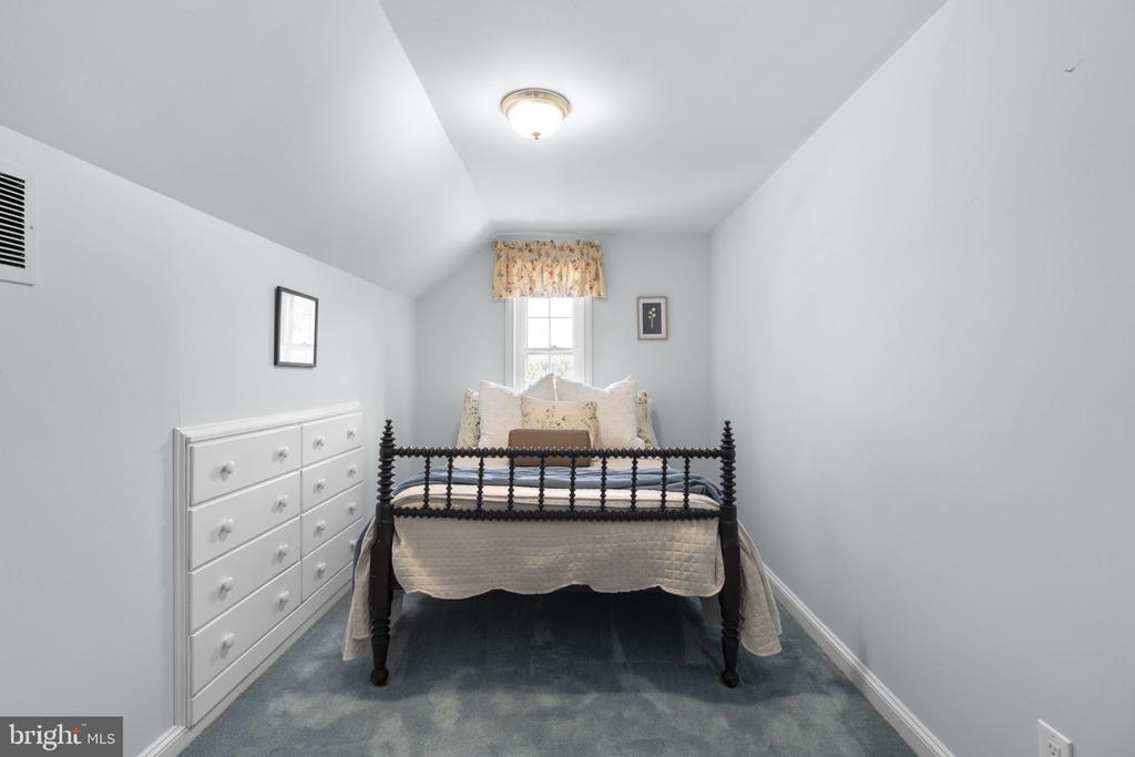 1002 GRANDA FLORA COURT