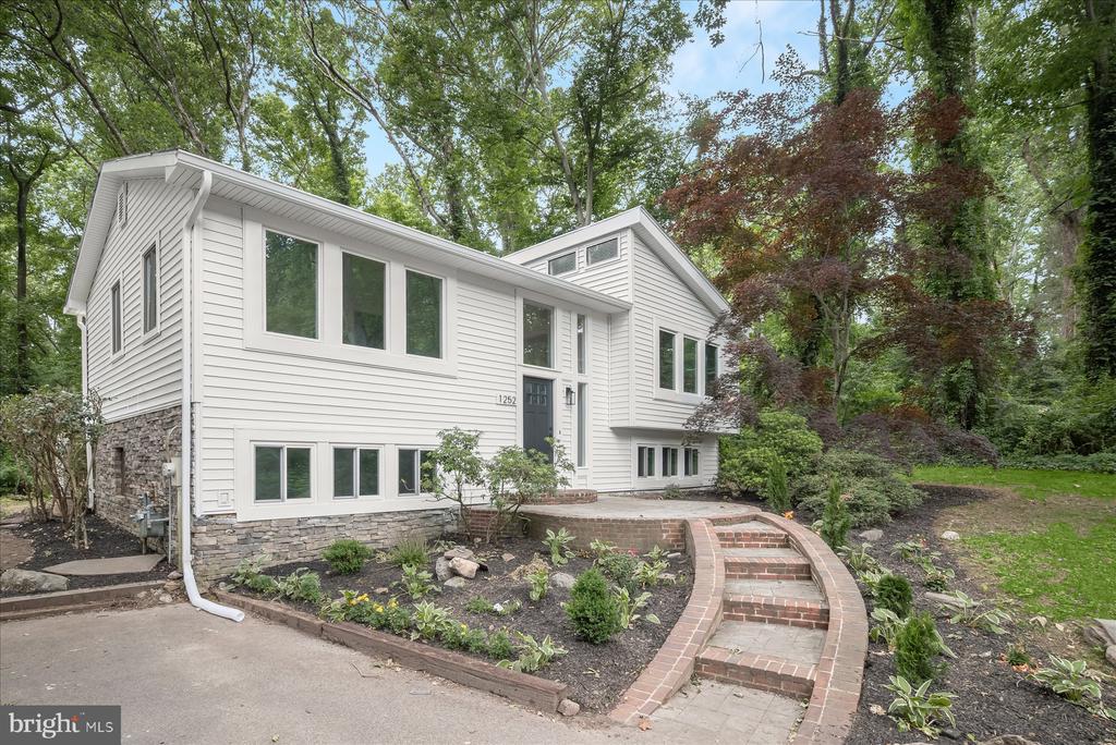 1252 TAMARACK TRAIL