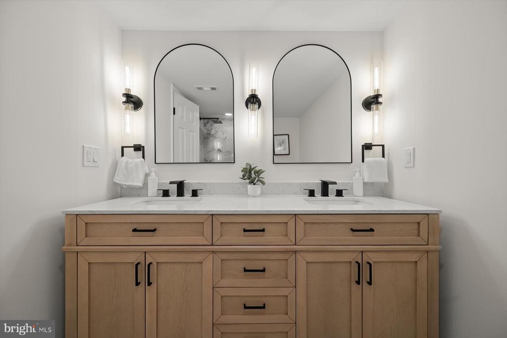 1252 TAMARACK TRAIL