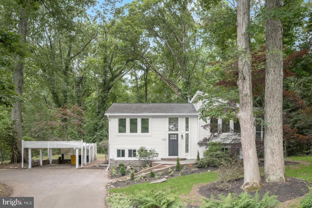 1252 TAMARACK TRAIL