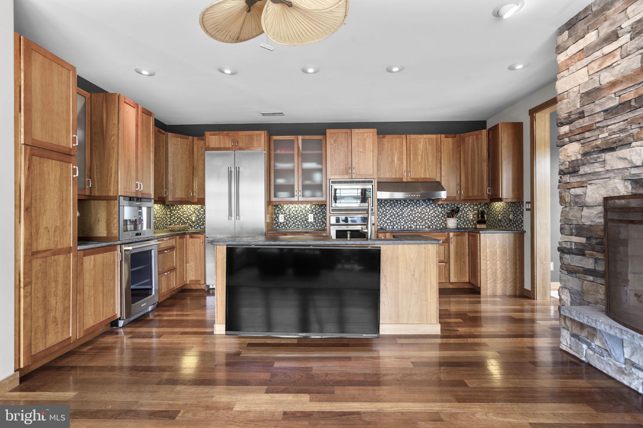 993 ROUND BAY ROAD