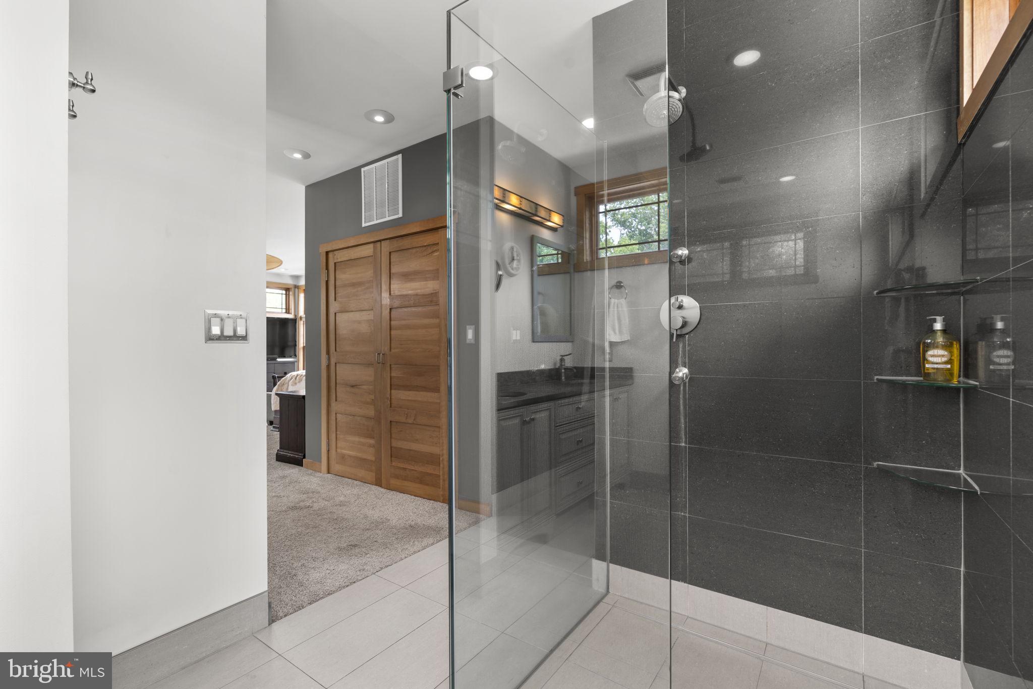 993 ROUND BAY ROAD