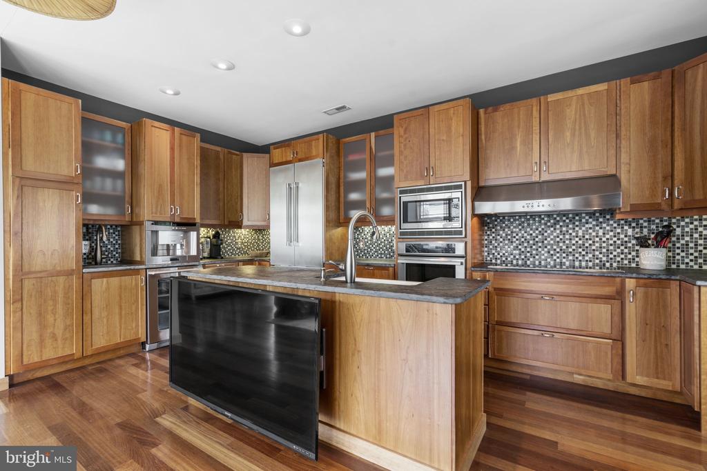993 ROUND BAY ROAD