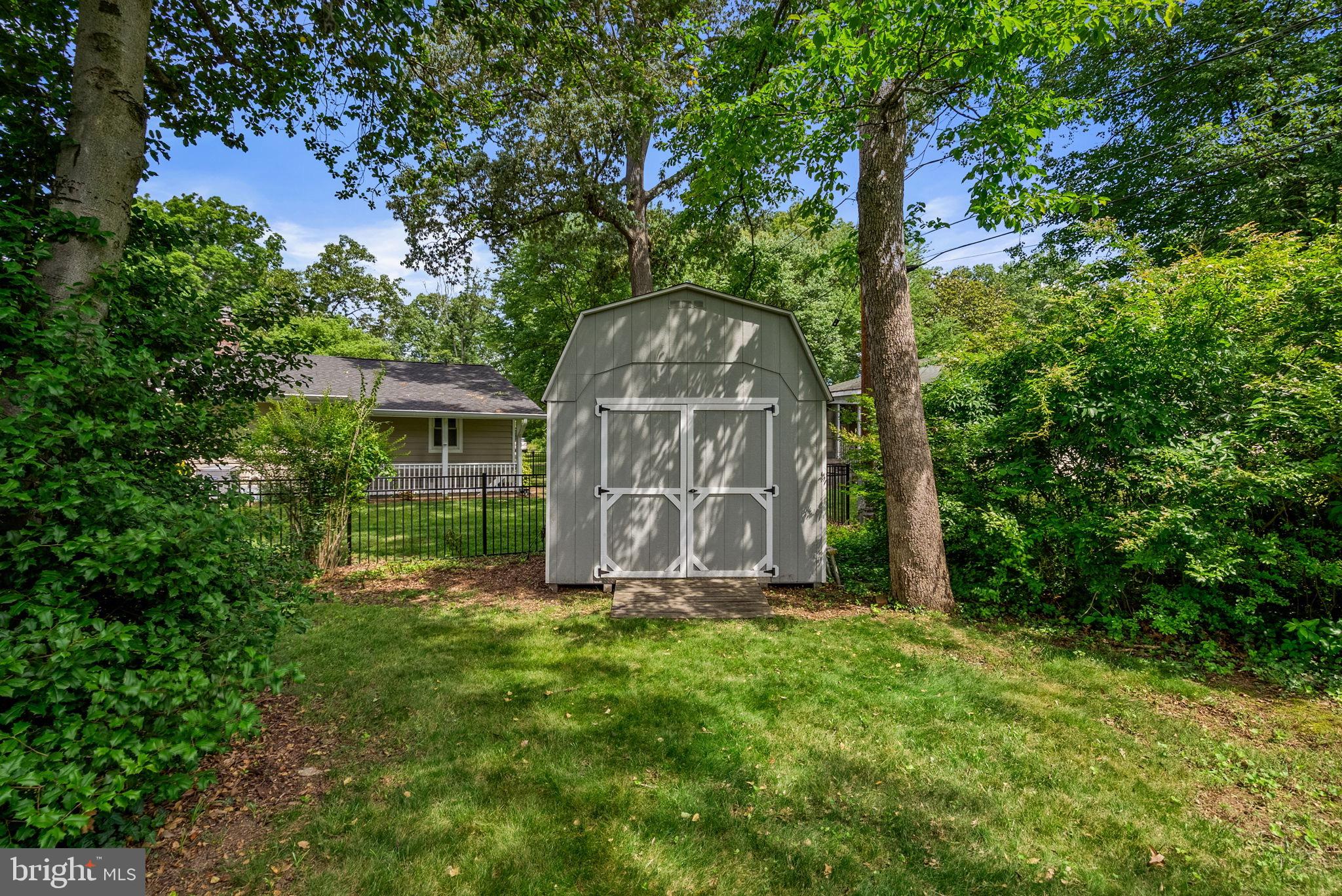 812 COTTONWOOD DRIVE