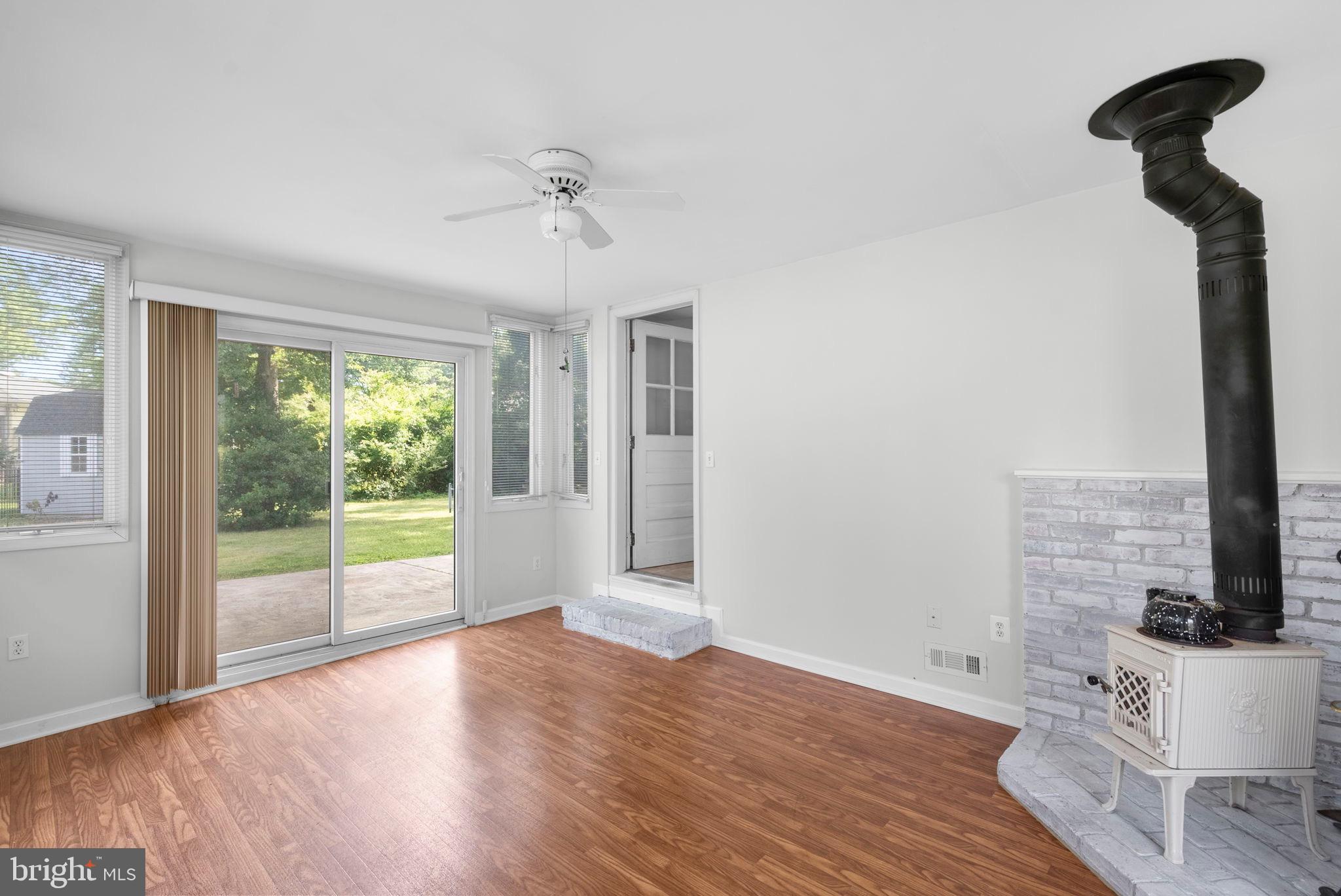 812 COTTONWOOD DRIVE