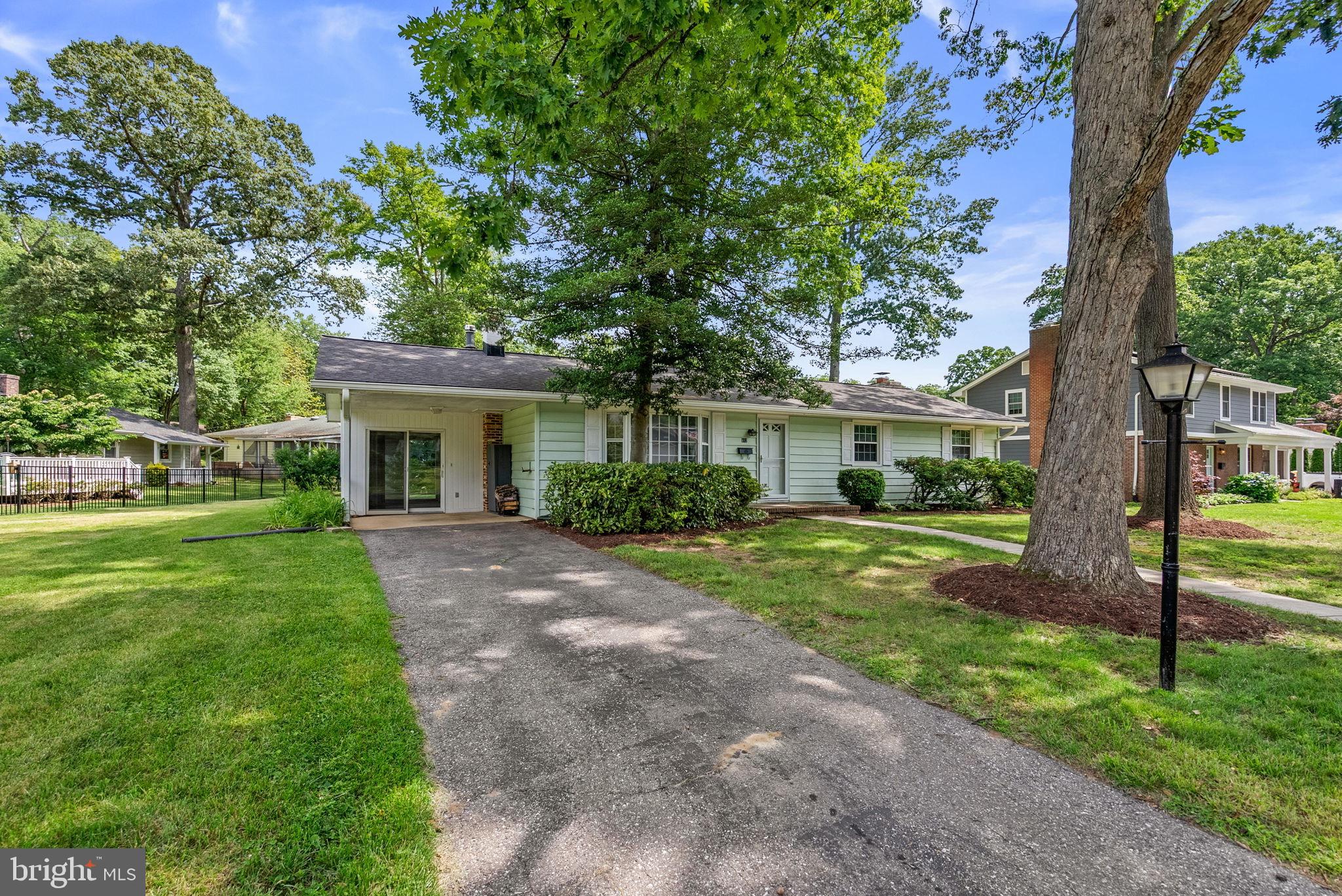 812 COTTONWOOD DRIVE