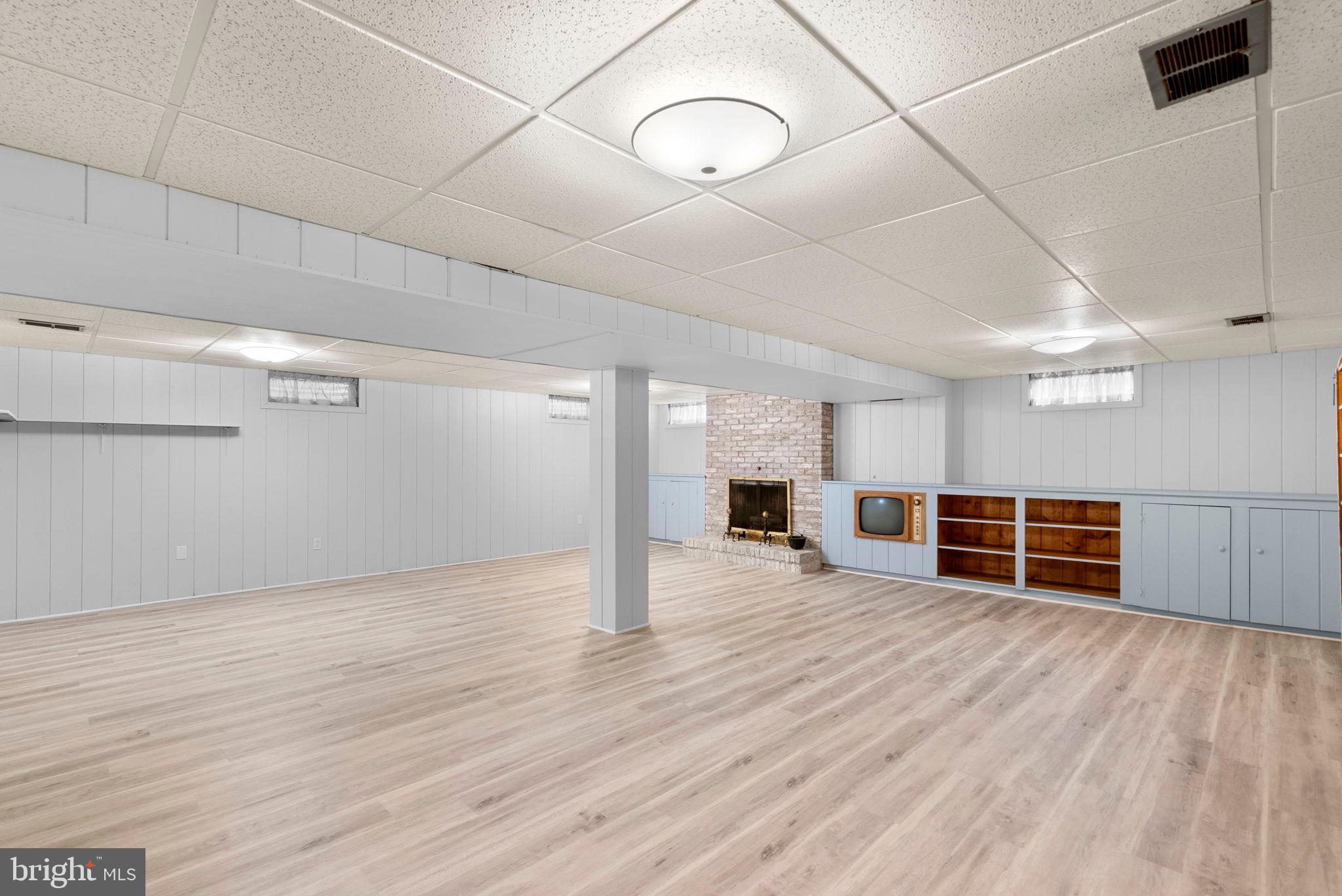 812 COTTONWOOD DRIVE