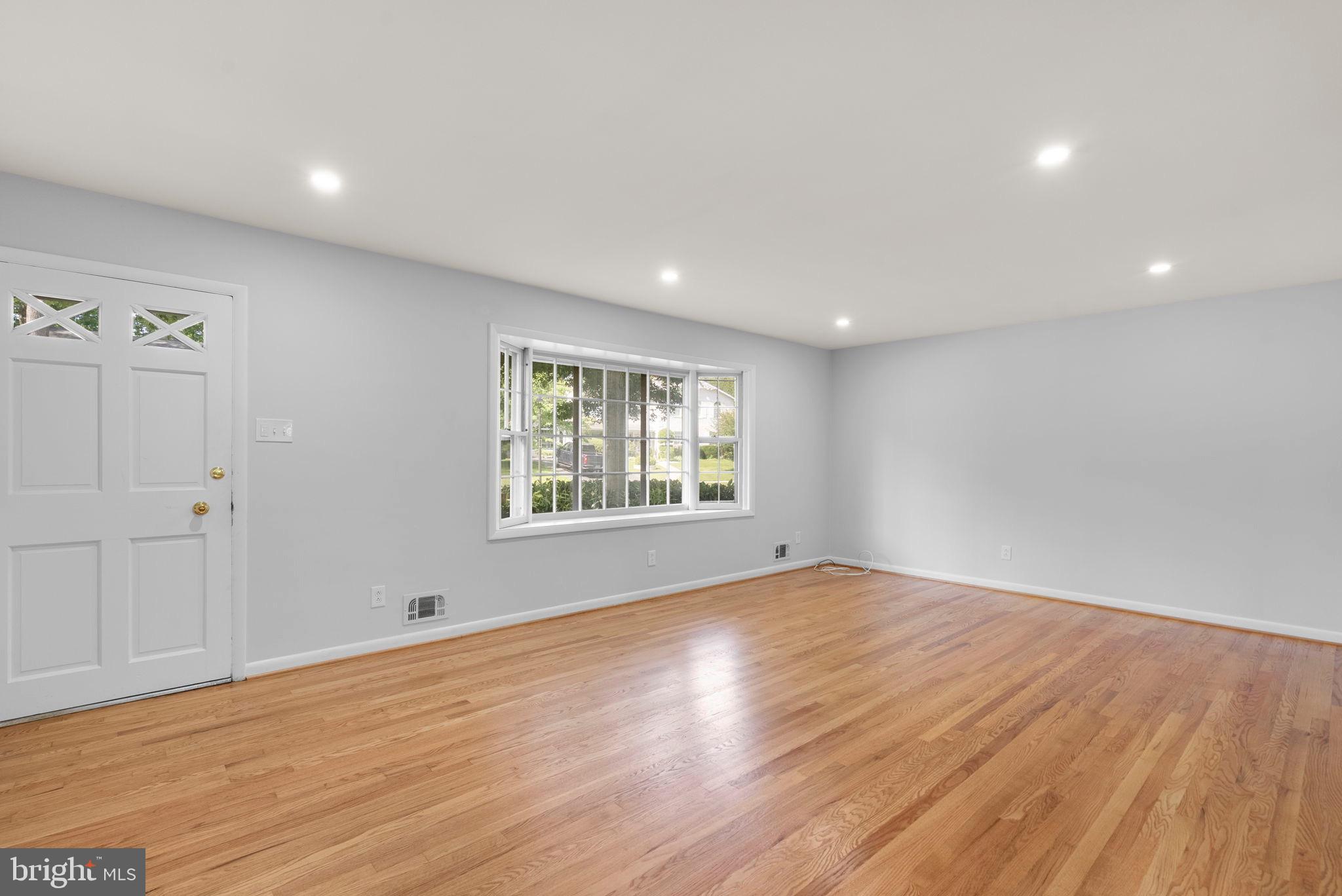 812 COTTONWOOD DRIVE