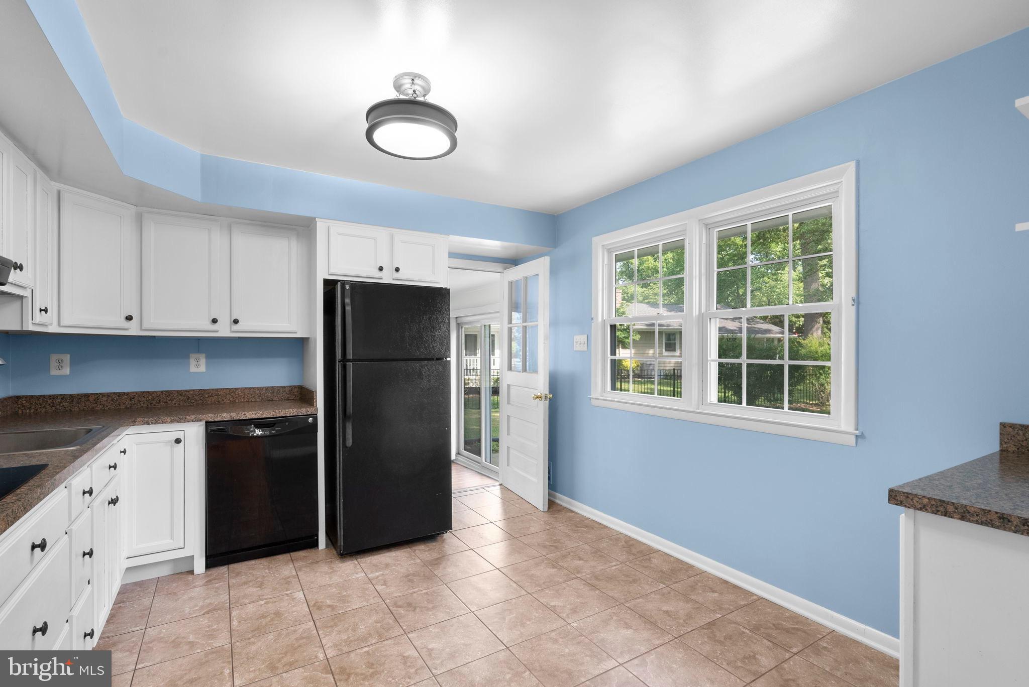 812 COTTONWOOD DRIVE