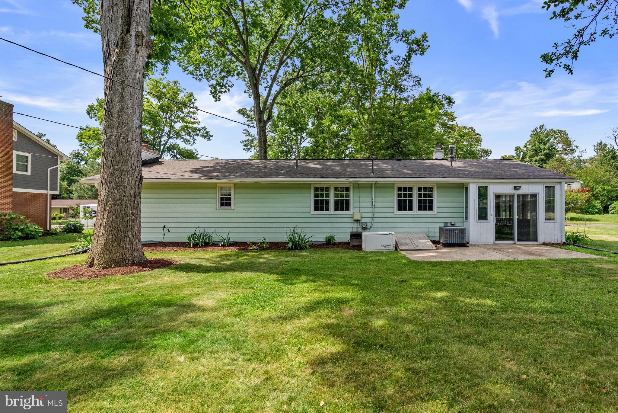 812 COTTONWOOD DRIVE