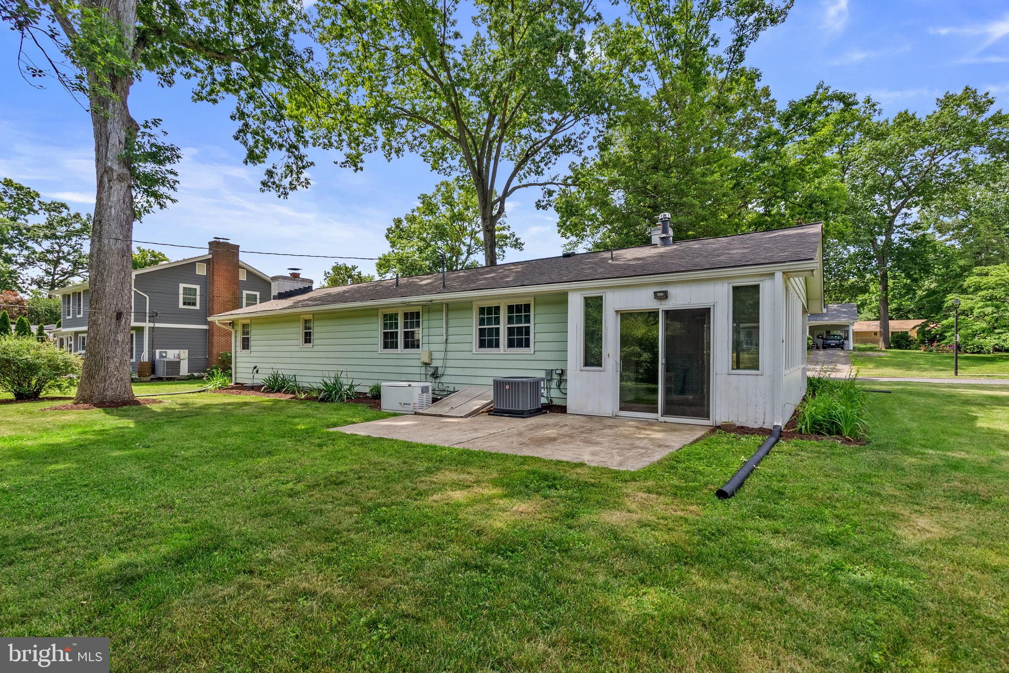 812 COTTONWOOD DRIVE