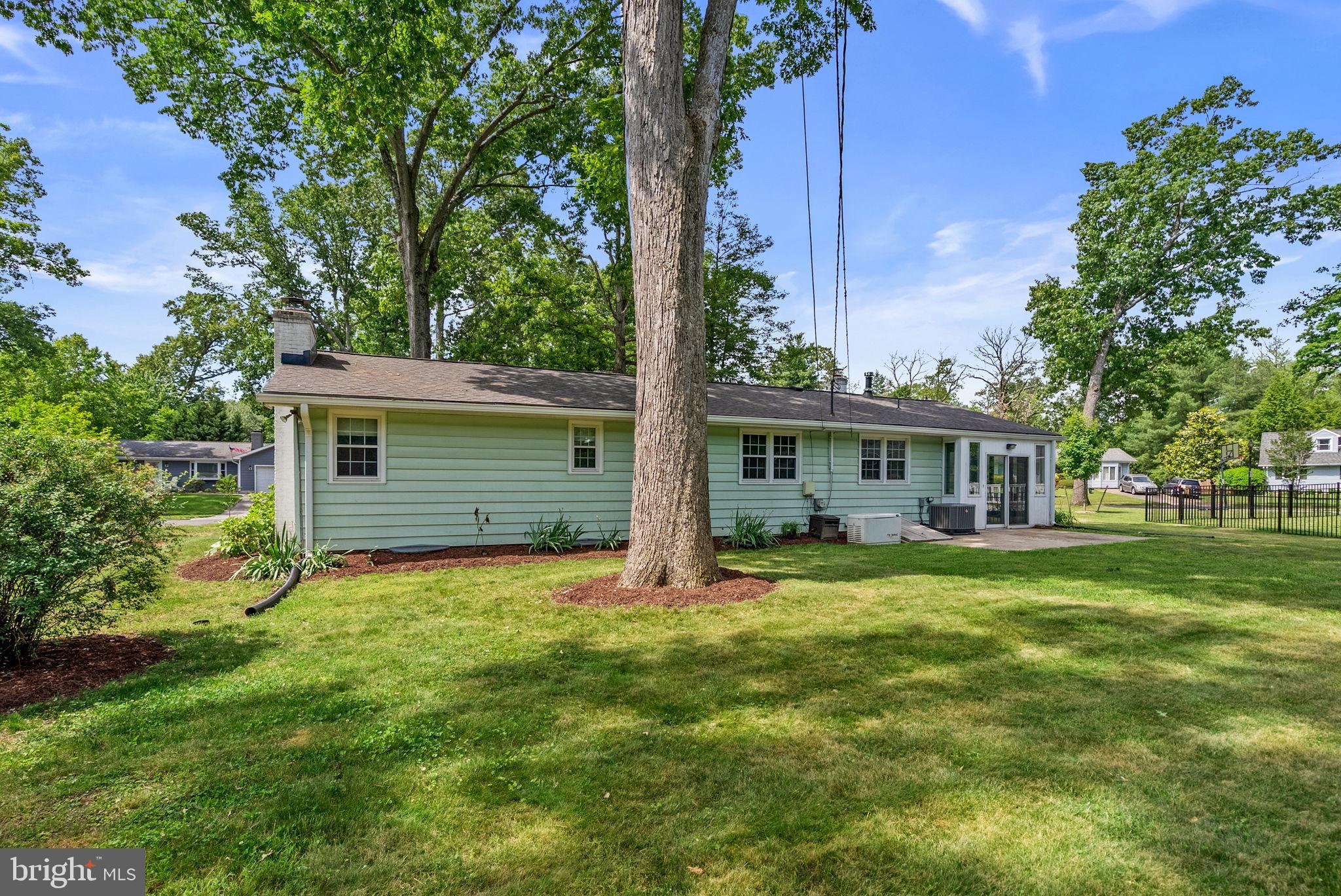 812 COTTONWOOD DRIVE