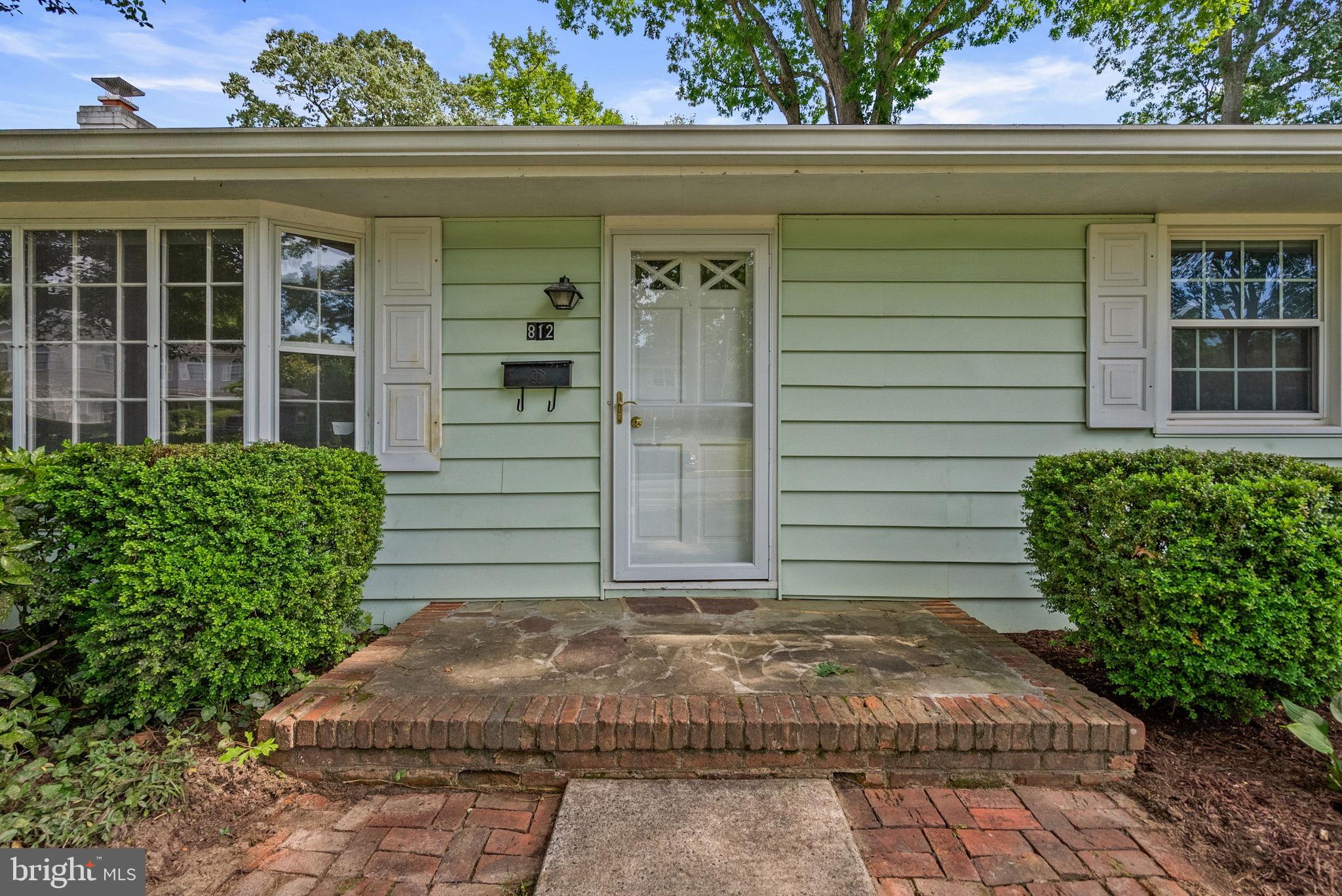 812 COTTONWOOD DRIVE