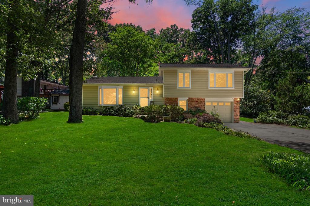1123 CHINABERRY LANE