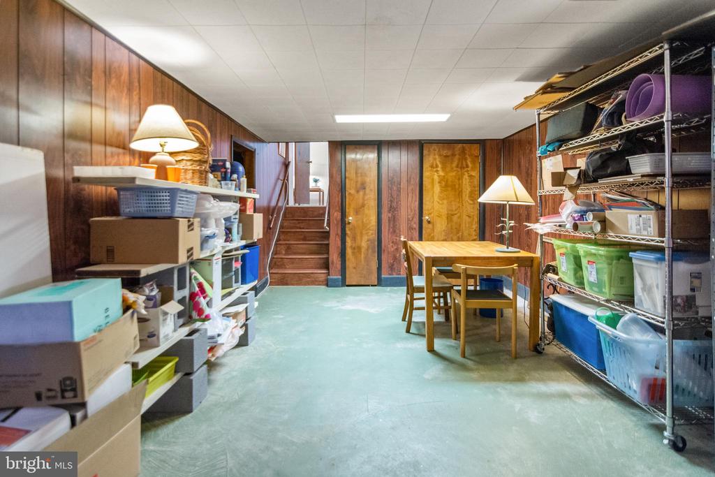 1123 CHINABERRY LANE