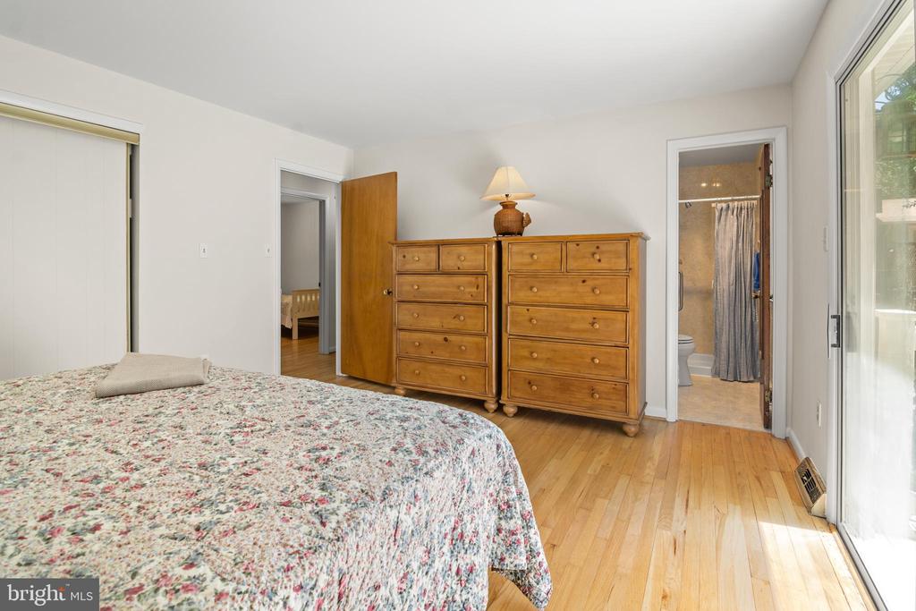 1123 CHINABERRY LANE
