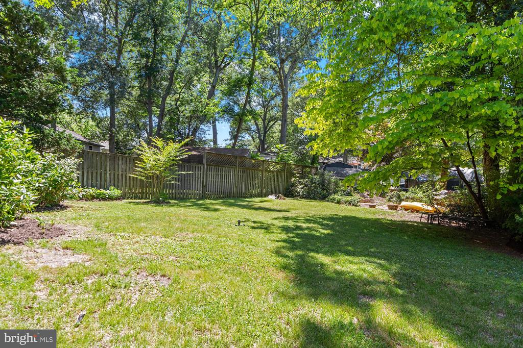 1123 CHINABERRY LANE