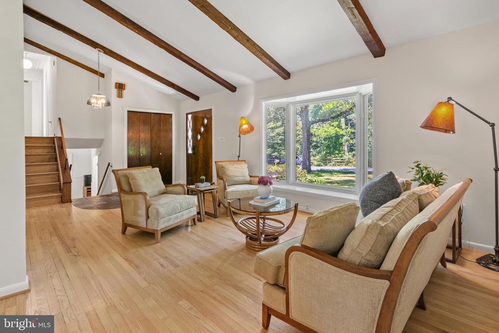 1123 CHINABERRY LANE