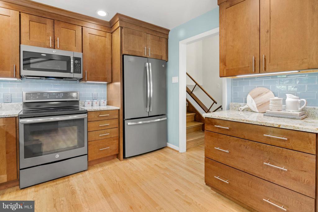 1123 CHINABERRY LANE