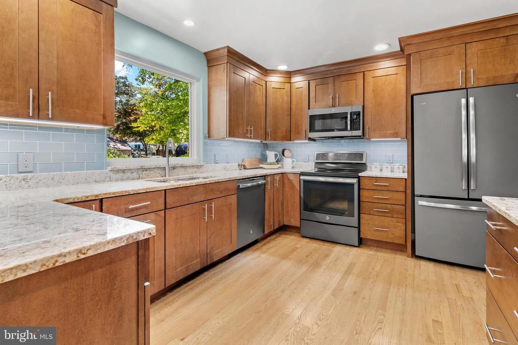1123 CHINABERRY LANE
