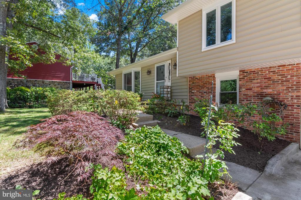 1123 CHINABERRY LANE