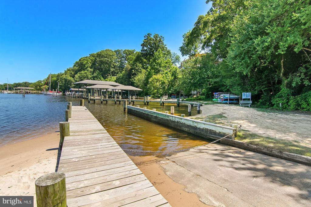 1123 CHINABERRY LANE