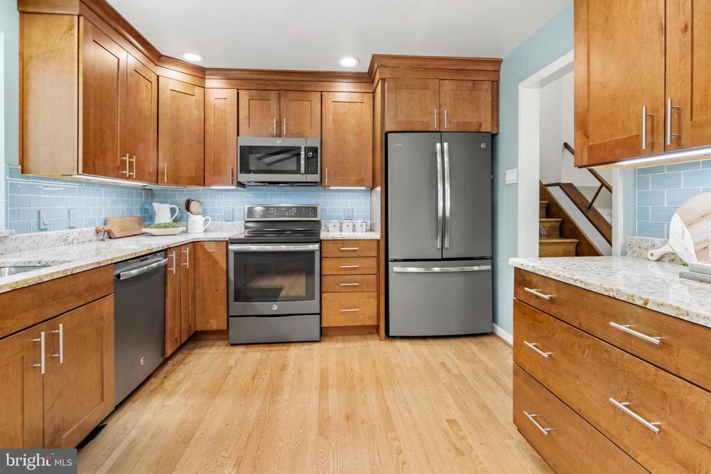 1123 CHINABERRY LANE