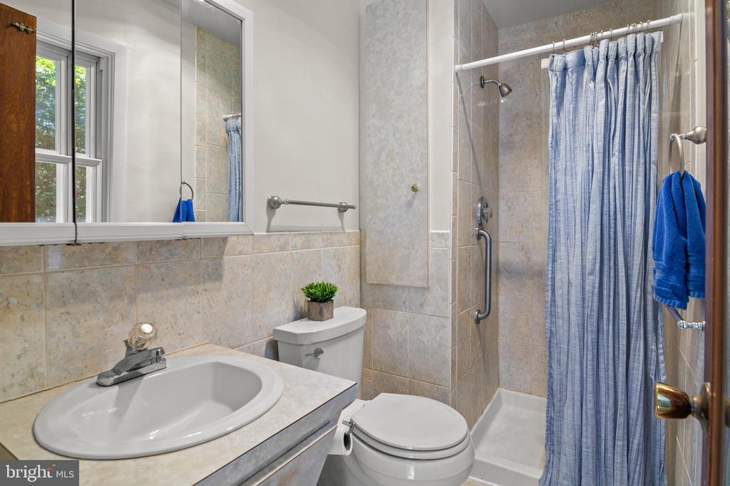 1123 CHINABERRY LANE