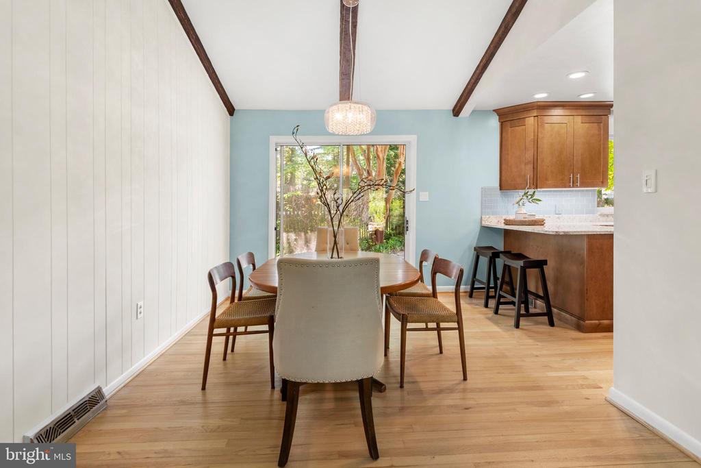 1123 CHINABERRY LANE