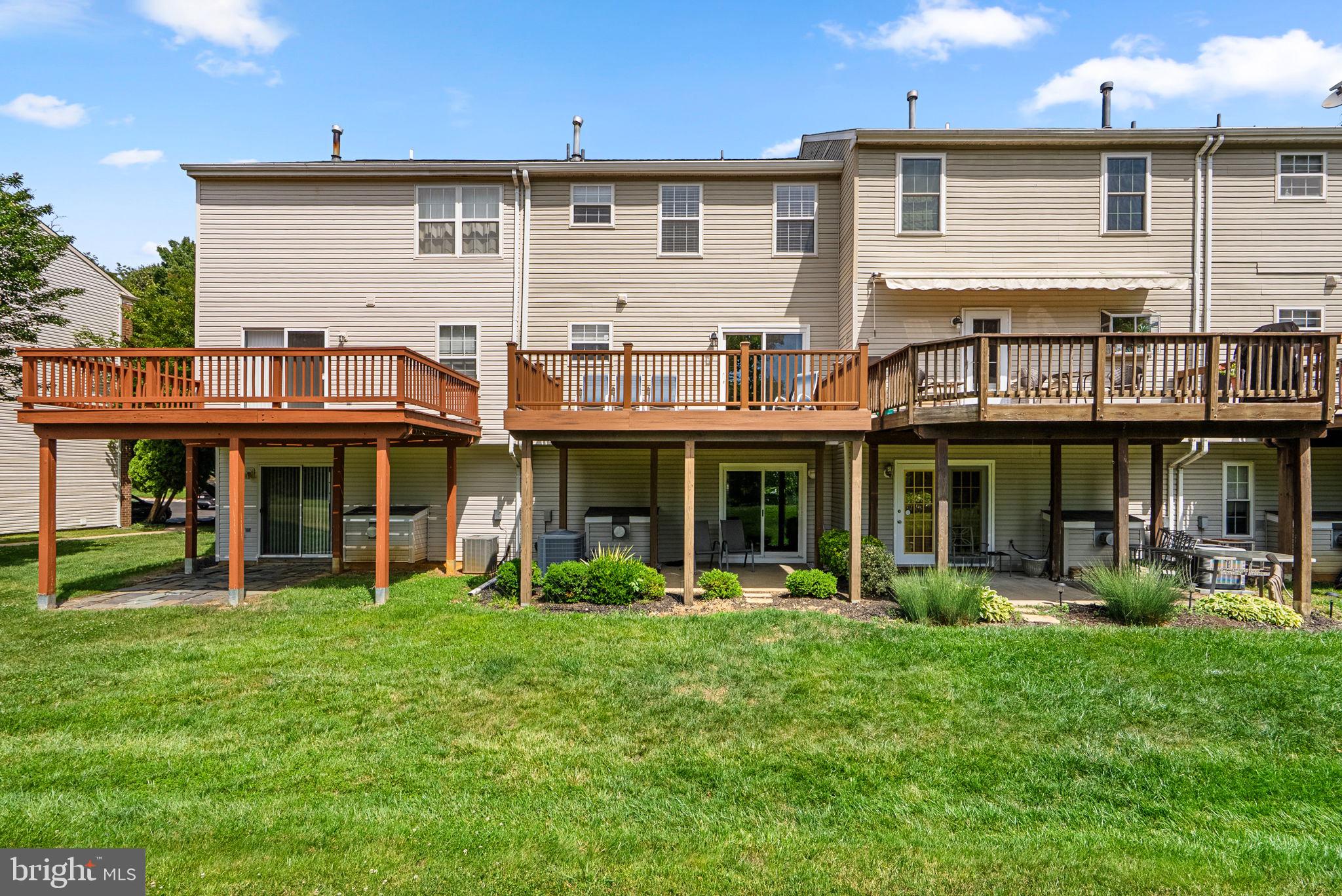 715 MASHIE COURT