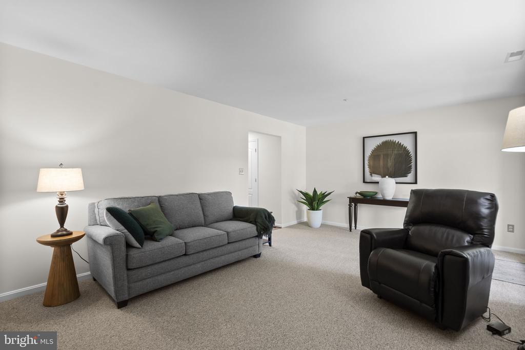 715 MASHIE COURT