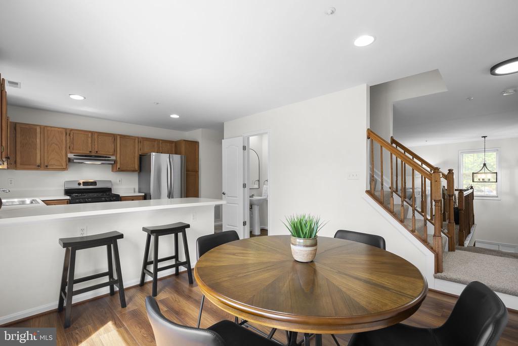 715 MASHIE COURT