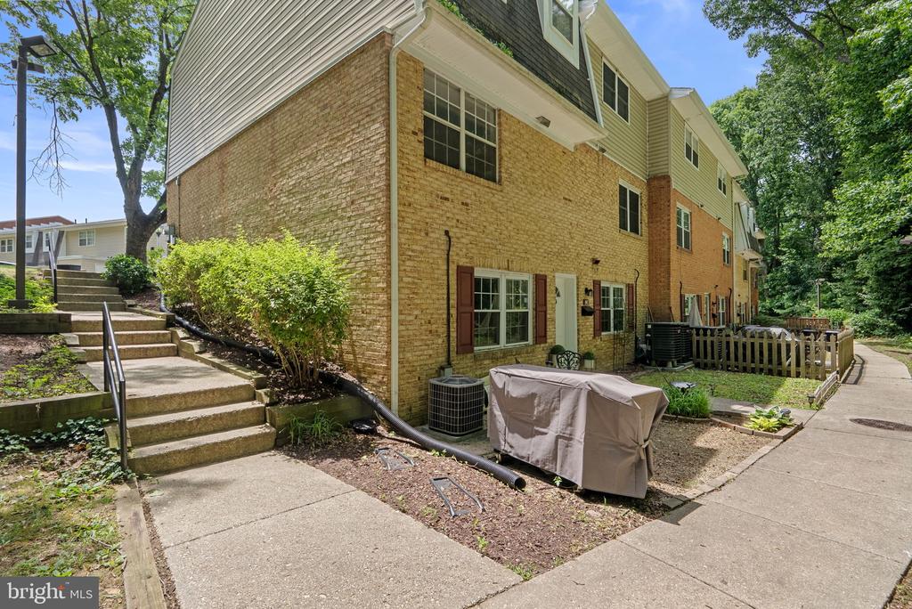 19 HERITAGE COURT C