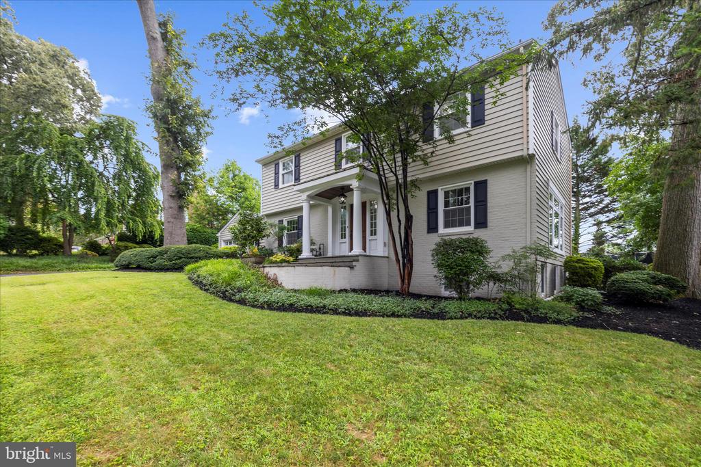 305 SAINT IVES DRIVE