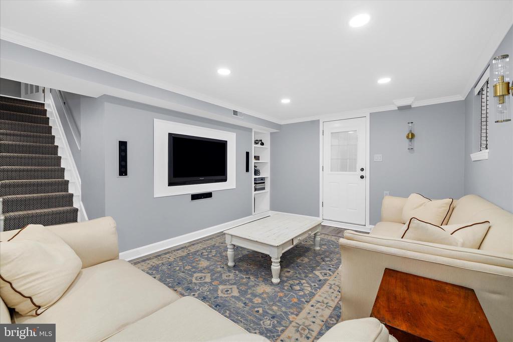 305 SAINT IVES DRIVE