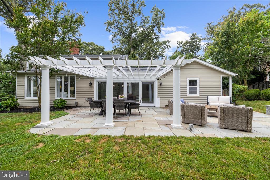 305 SAINT IVES DRIVE