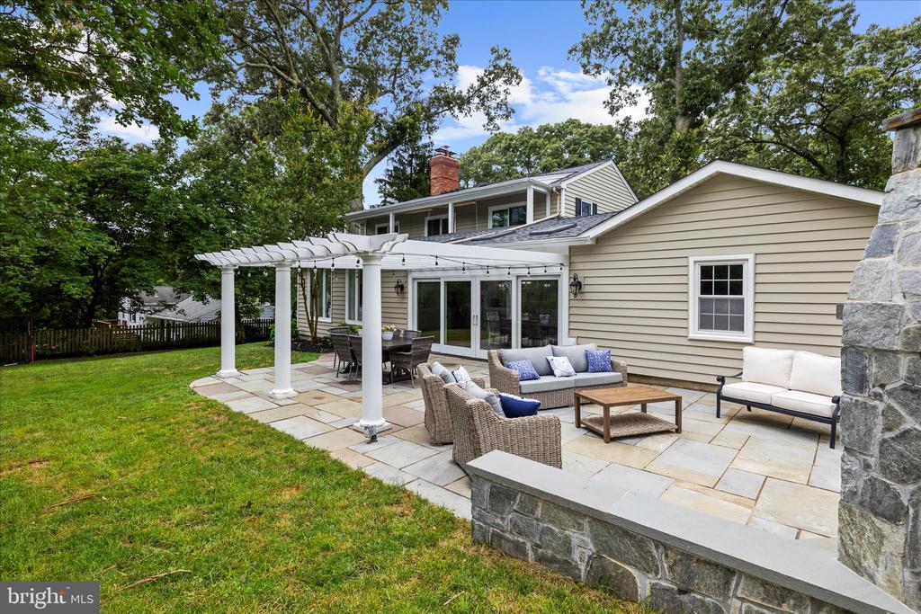 305 SAINT IVES DRIVE