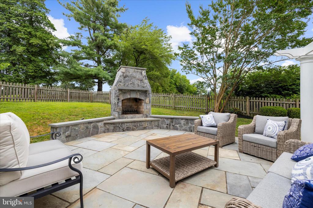 305 SAINT IVES DRIVE