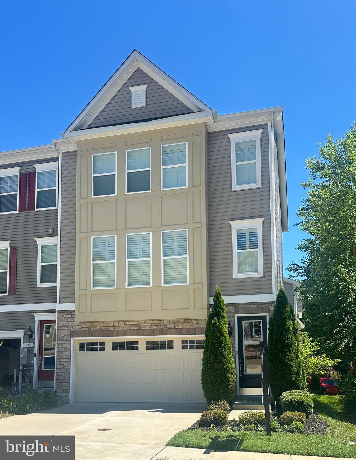 1203 HICKORY HILL CIRCLE