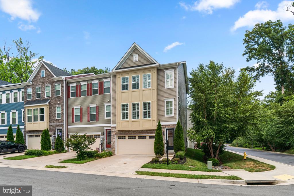 1203 HICKORY HILL CIRCLE