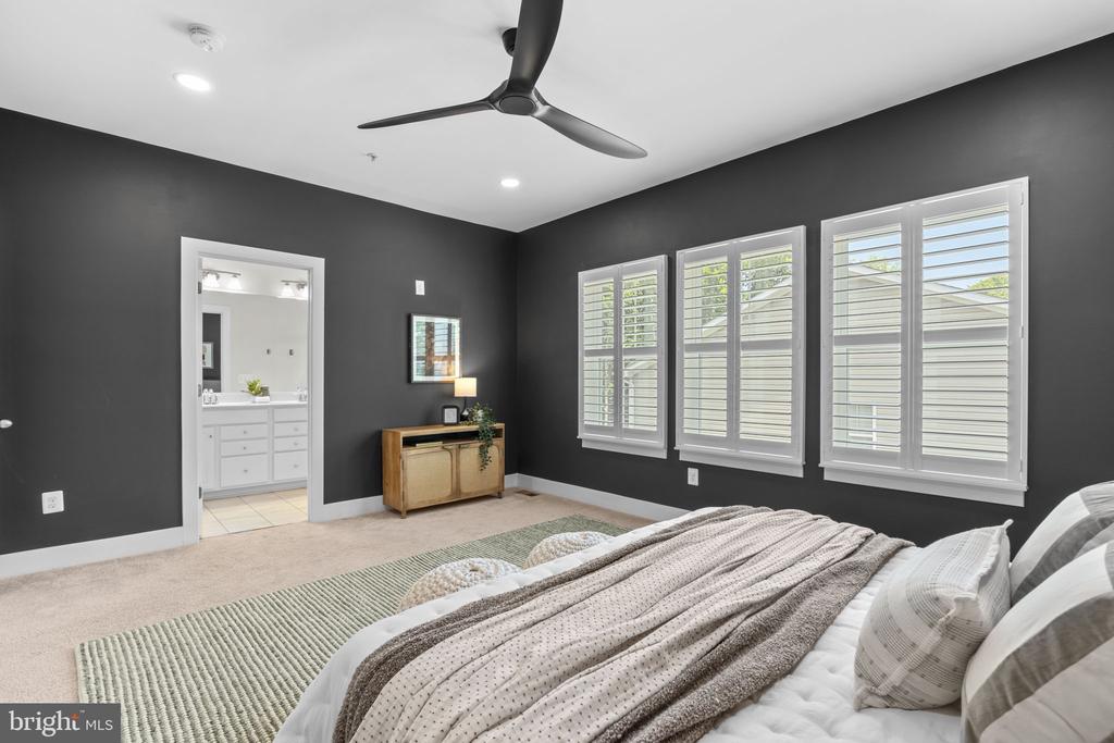 1203 HICKORY HILL CIRCLE